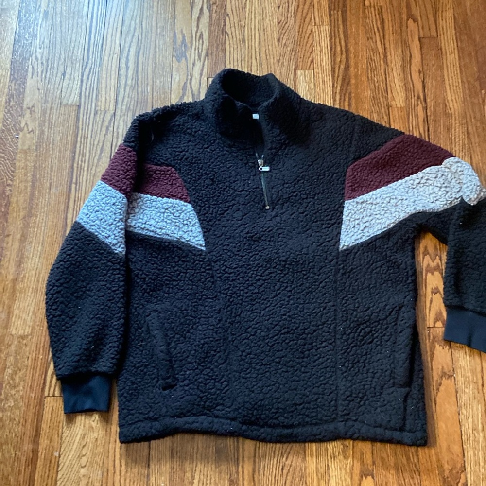 LAST CHANCE, clearing out $5! Maurice’s Sherpa so3 lg